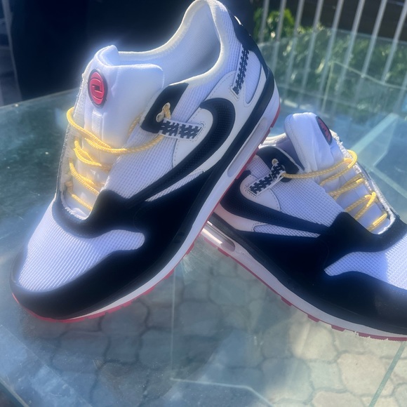 Nike - Picture 5 of 9